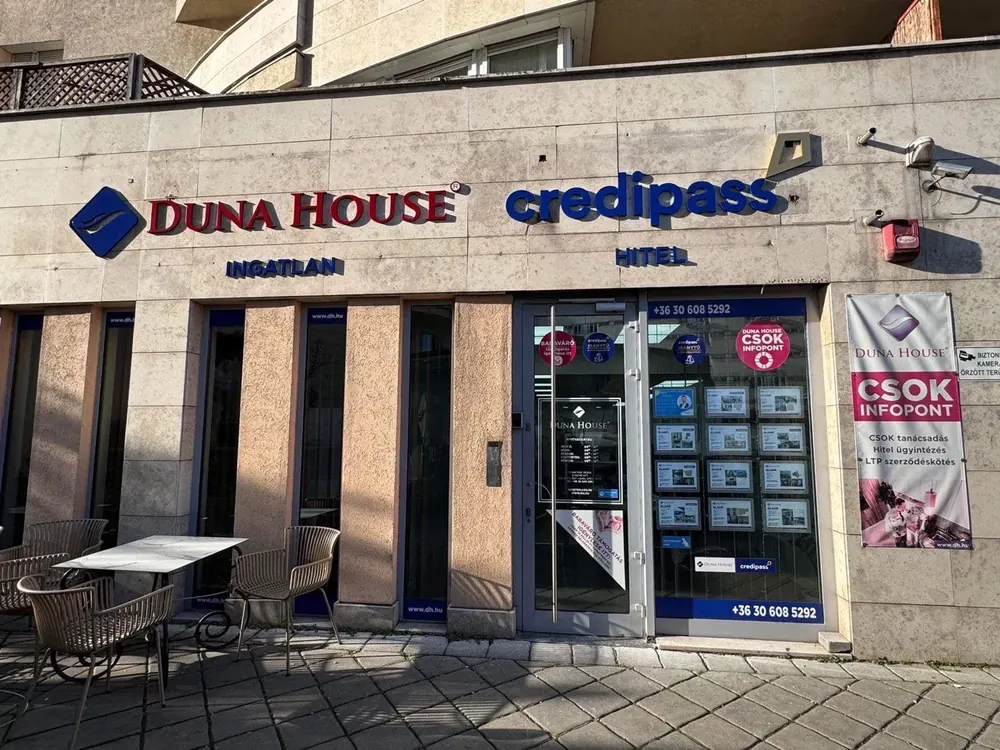 Archív fotó a Duna House-irodából